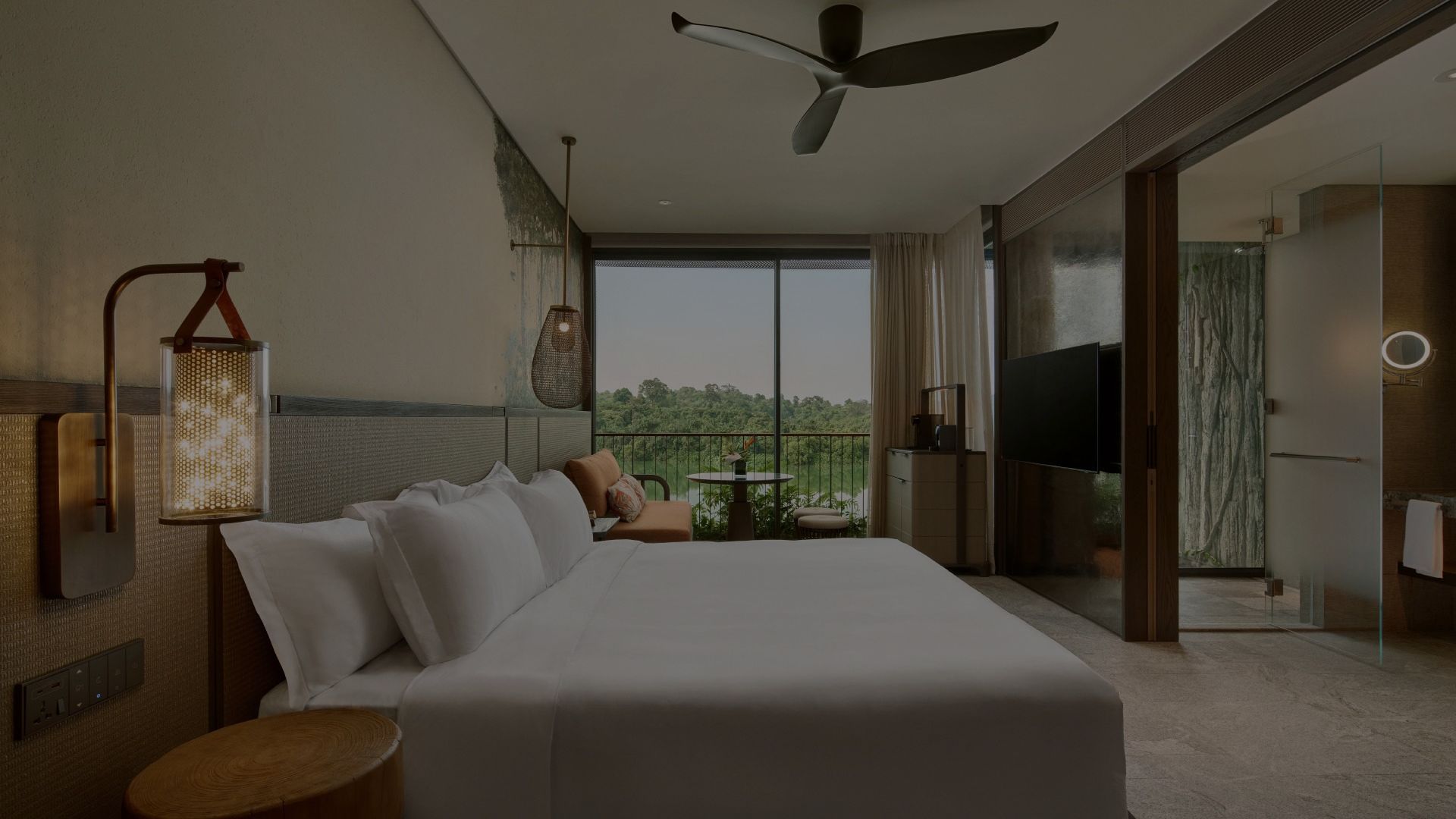 sanc king room_MRR_Mandai rainforest resort_background.jpg sanc king room_MRR_Mandai rainforest resort_background.jpg